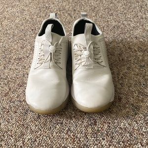 Clove Nursing Shoes